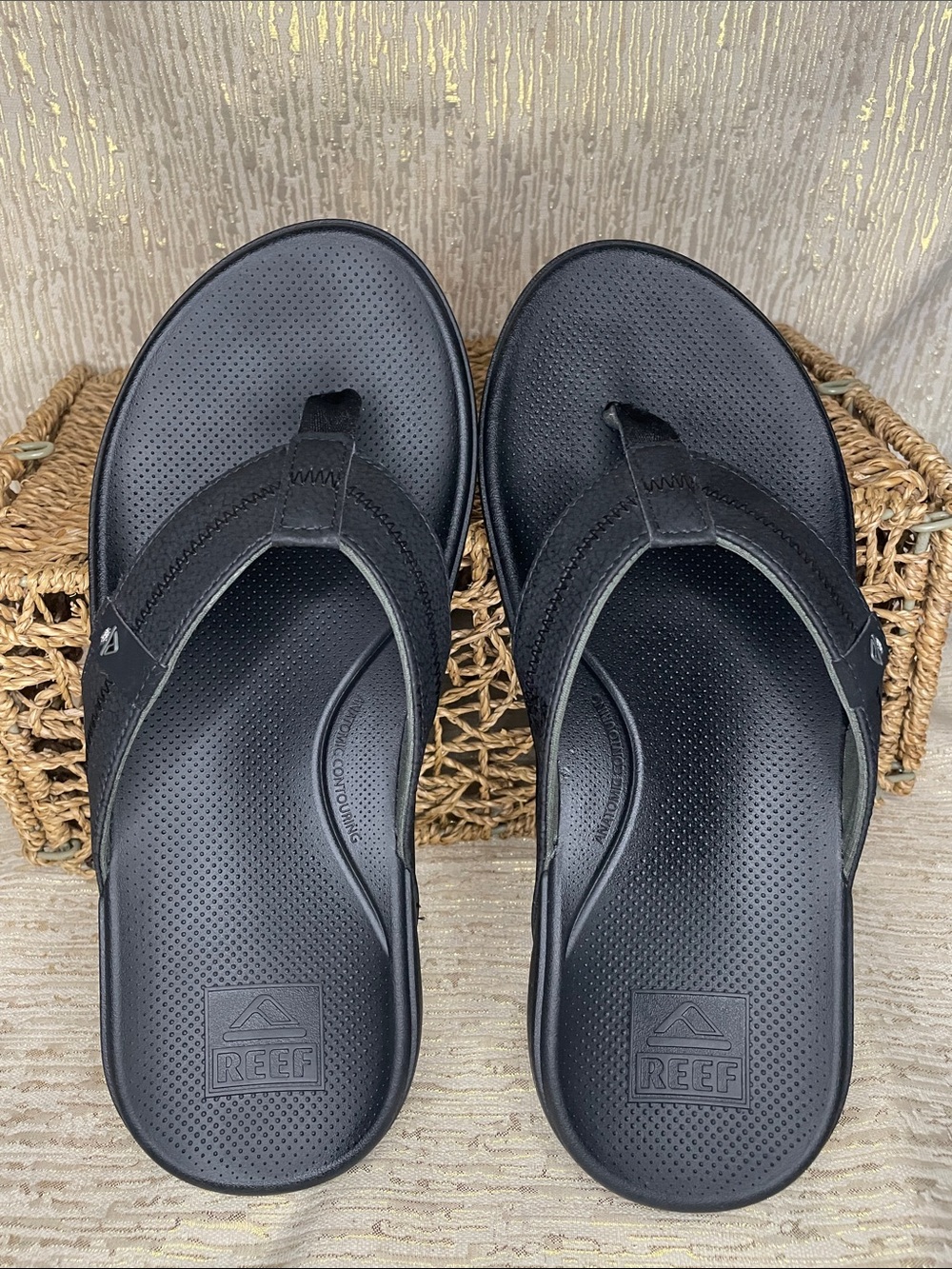 Reef Men's Black Perforated Comfort Flip Flops Sz 9 Mint!